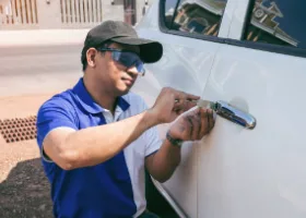 Car Locksmith in Eucalyptus Hills, CA